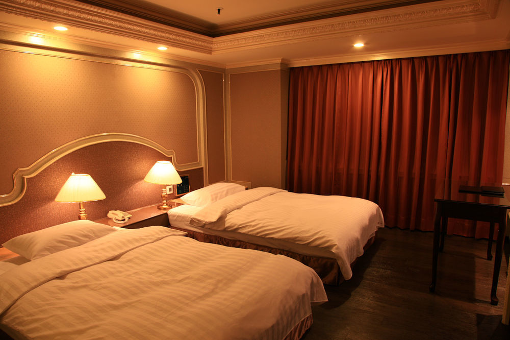 First Plaza Hotel Taichung Exterior foto