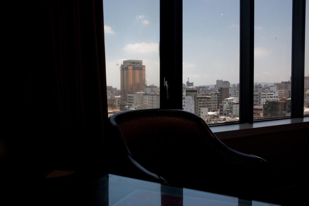 First Plaza Hotel Taichung Exterior foto