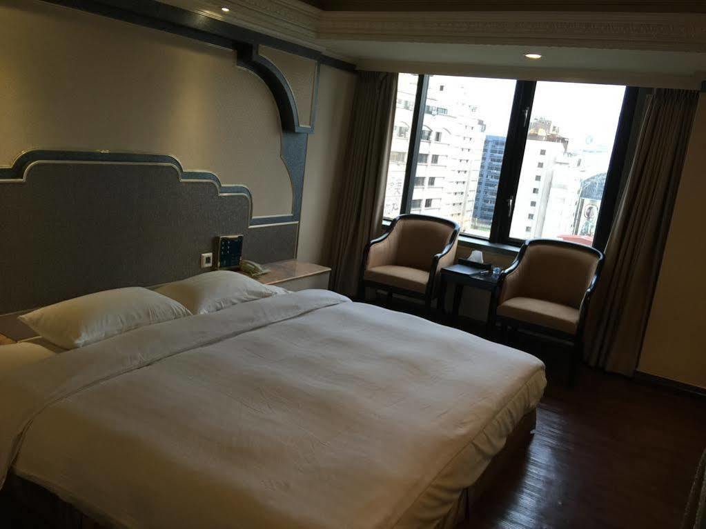 First Plaza Hotel Taichung Exterior foto