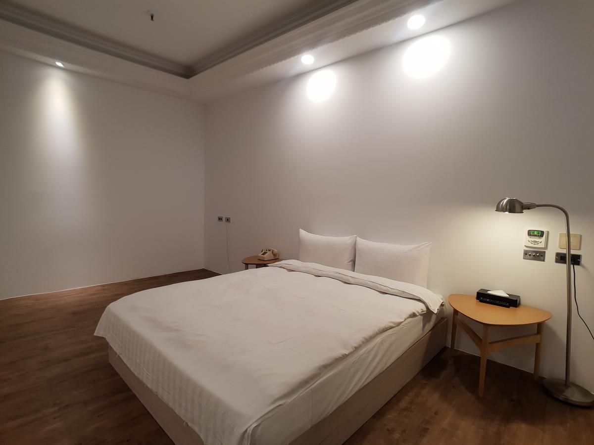 First Plaza Hotel Taichung Exterior foto