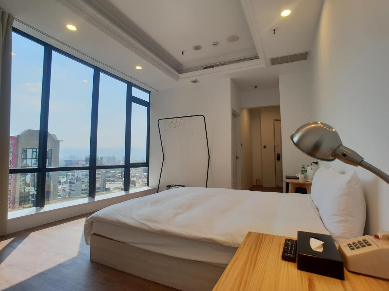 First Plaza Hotel Taichung Exterior foto