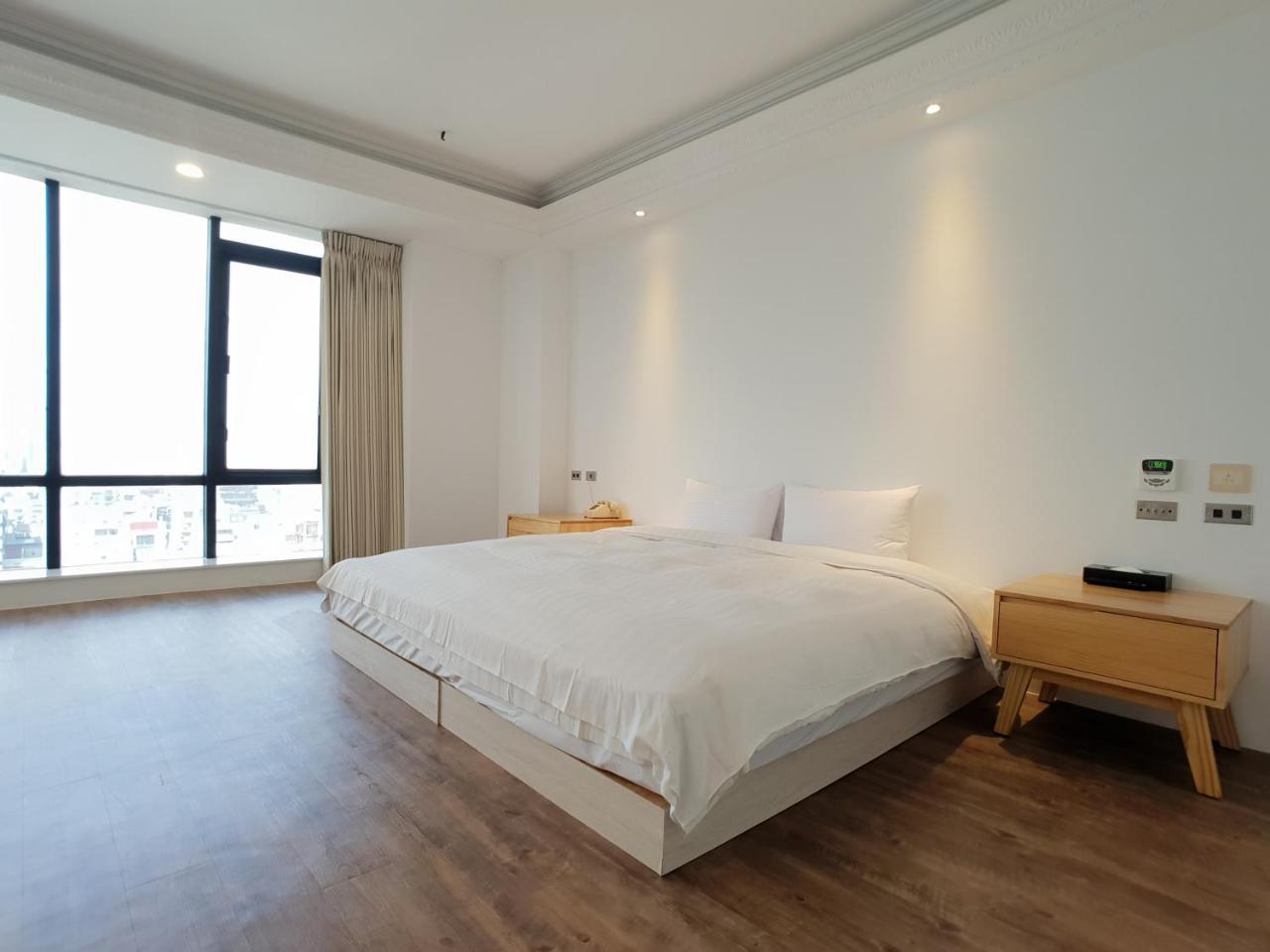 First Plaza Hotel Taichung Exterior foto