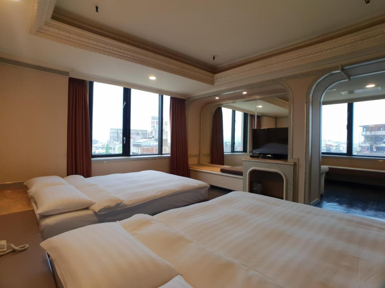 First Plaza Hotel Taichung Exterior foto