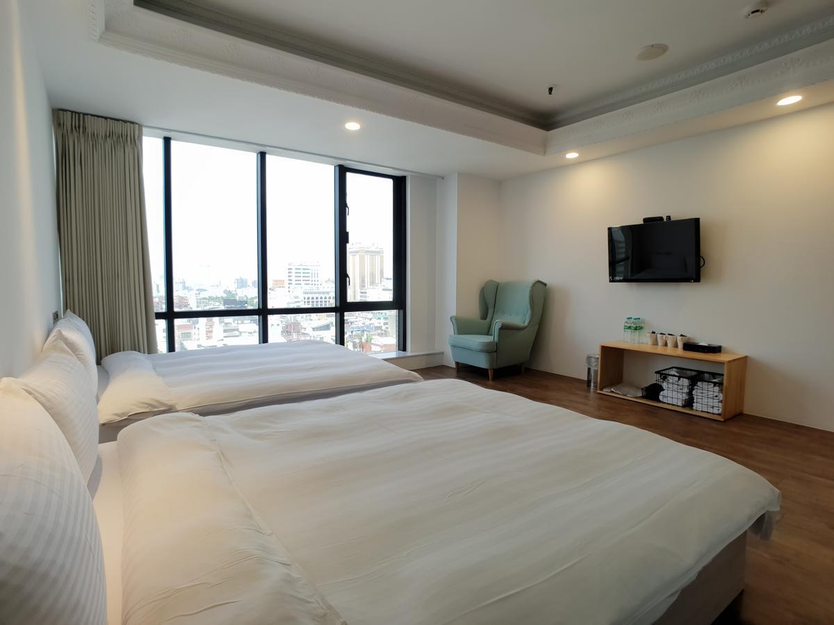 First Plaza Hotel Taichung Exterior foto