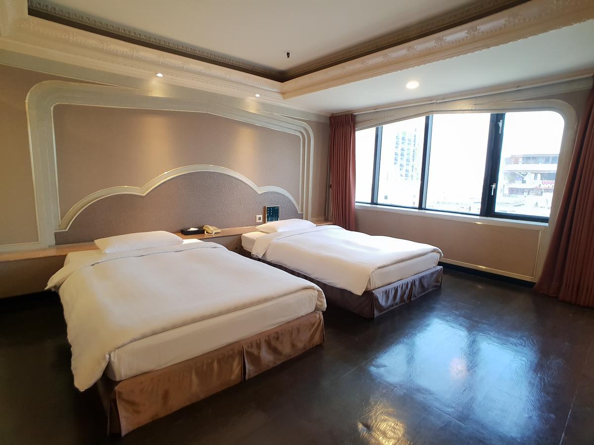 First Plaza Hotel Taichung Exterior foto