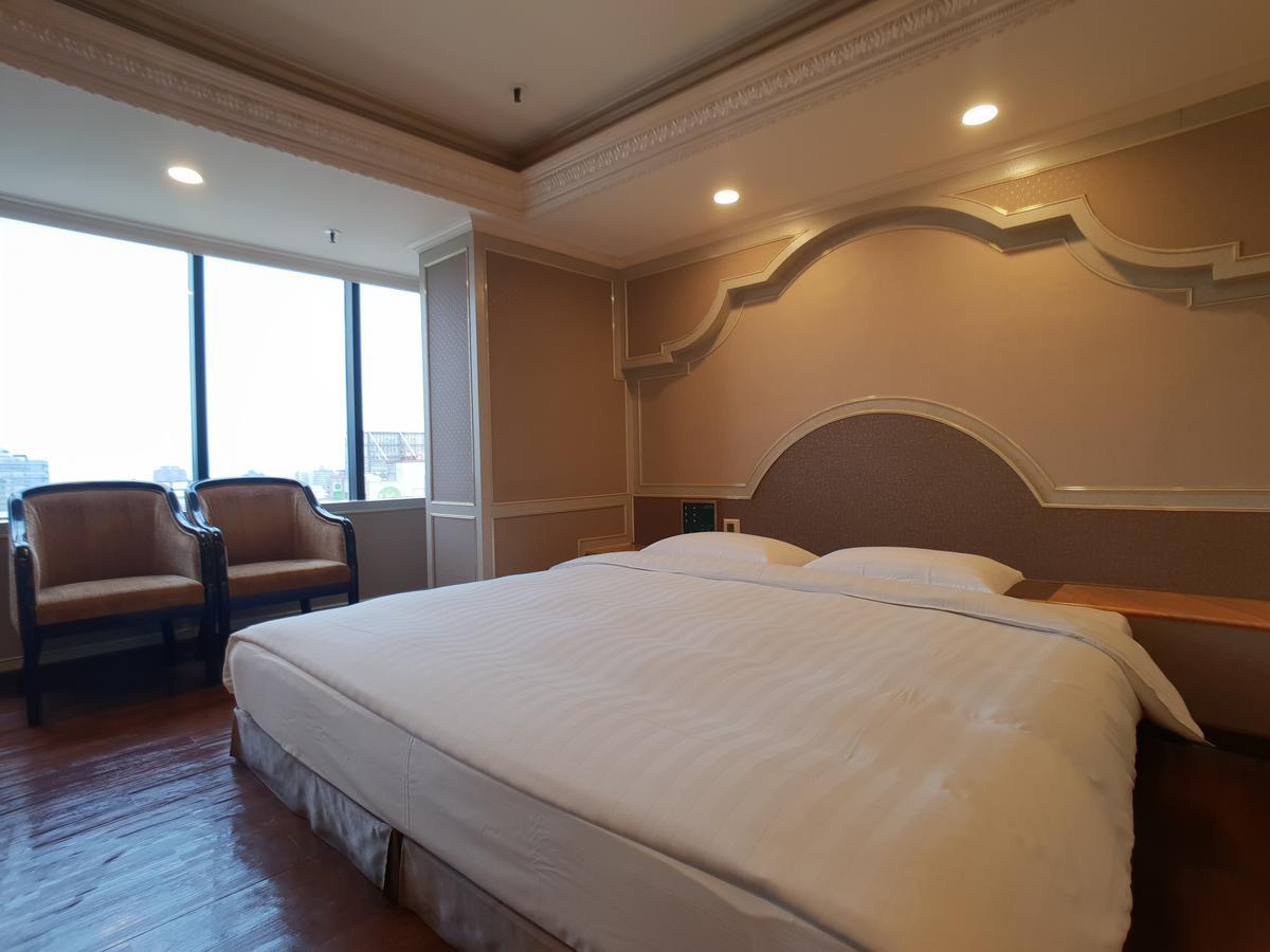 First Plaza Hotel Taichung Exterior foto