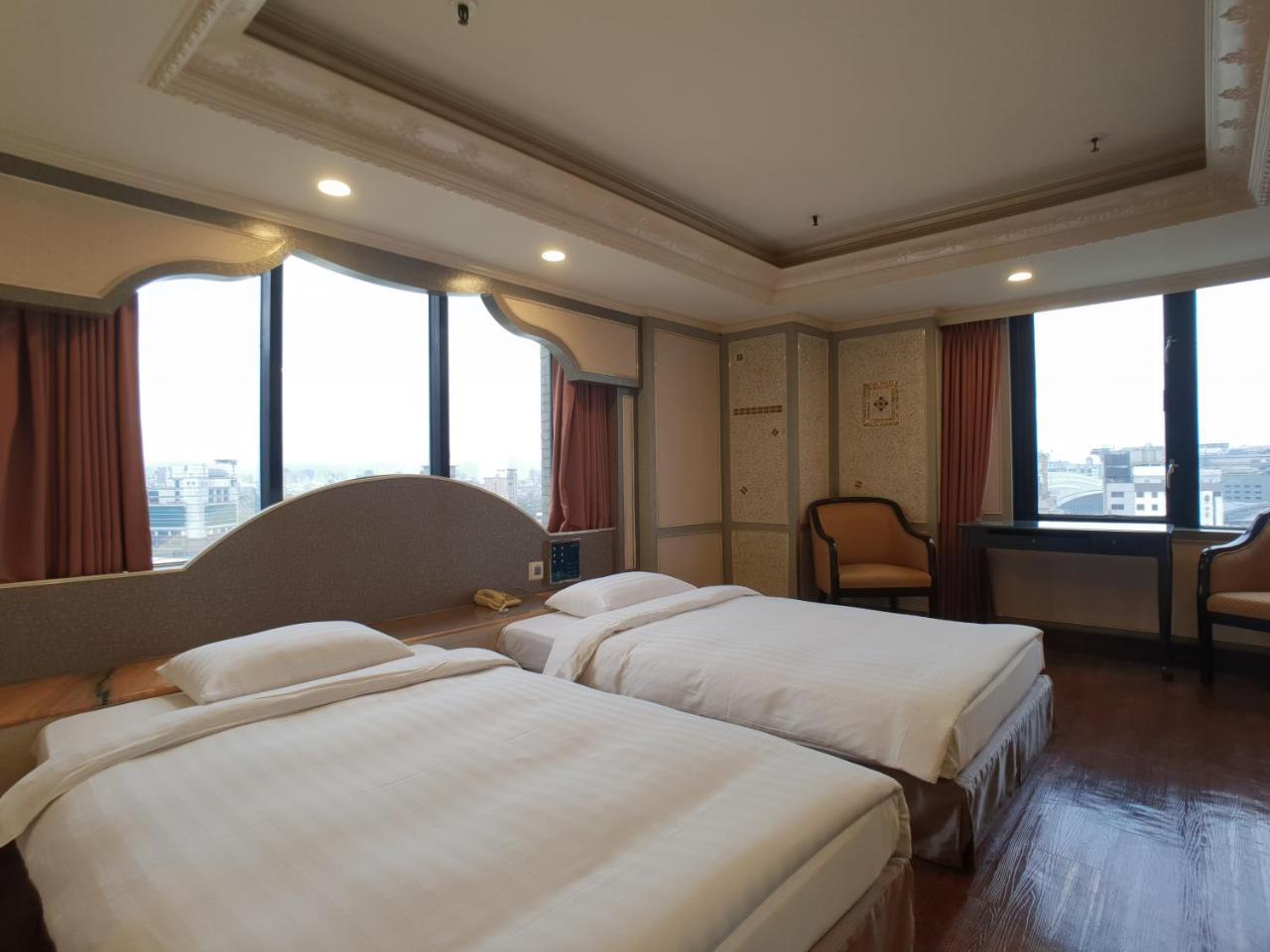 First Plaza Hotel Taichung Exterior foto