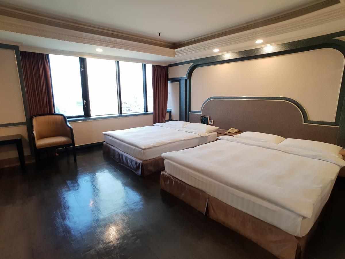 First Plaza Hotel Taichung Exterior foto
