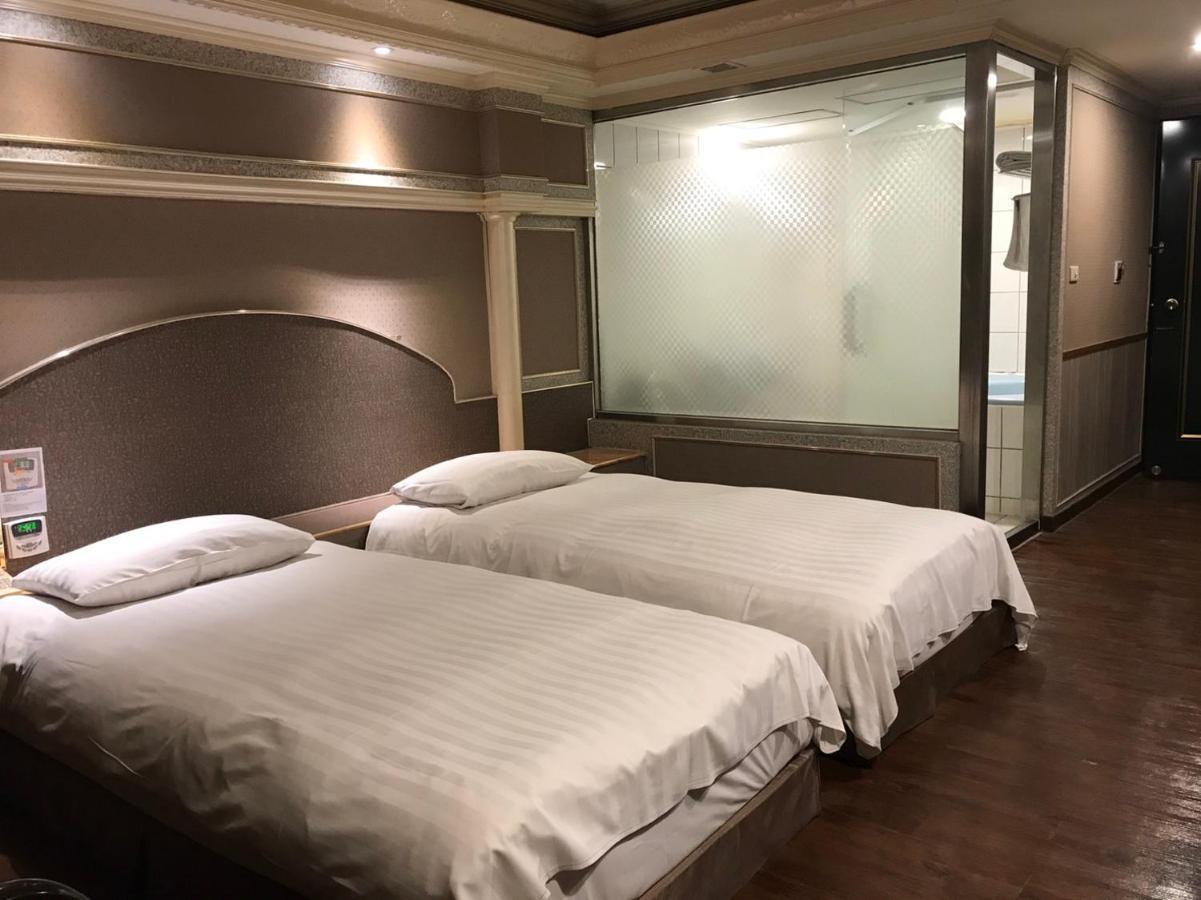 First Plaza Hotel Taichung Exterior foto